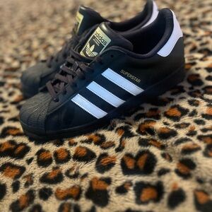 Woman Size 10! Men Size 8